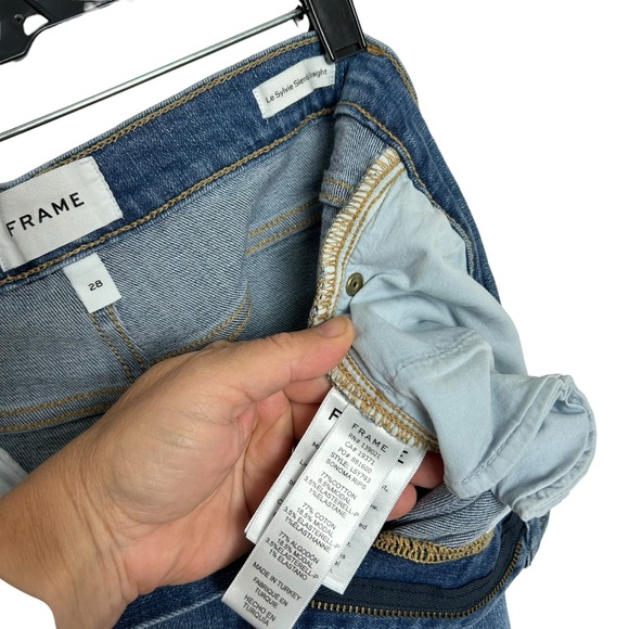 Frame Fenim Women’s Le Sylvie Slender Distressed Straight Jean size 28 Ankle - Picture 3 of 6